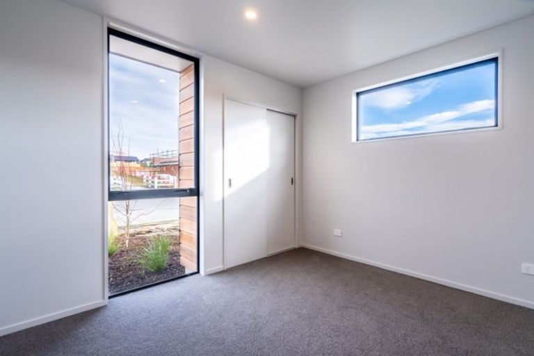 Photo of property in 2 Matakanui Lane, Wanaka, 9305