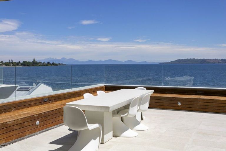 Photo of property in 225 Lake Terrace, Waipahihi, Taupo, 3330