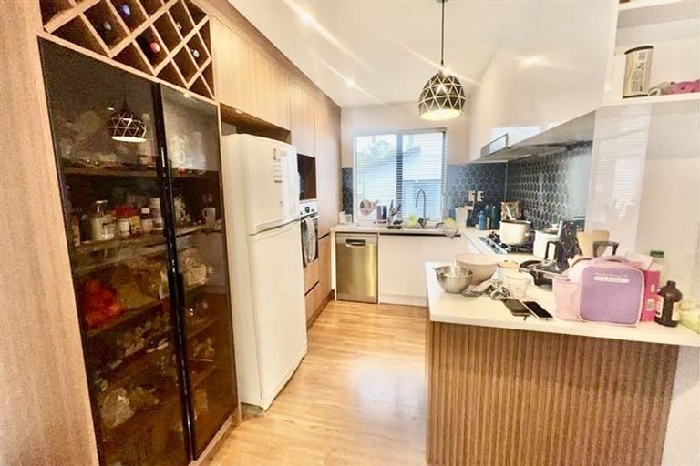 Photo of property in 28 Routley Drive, Glen Eden, Auckland, 0602