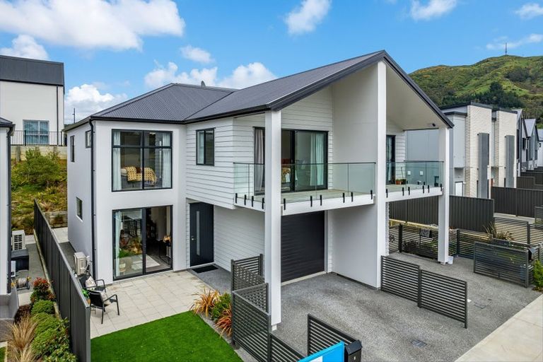 Photo of property in 5 Koreke Close, Kenepuru, Porirua, 5022