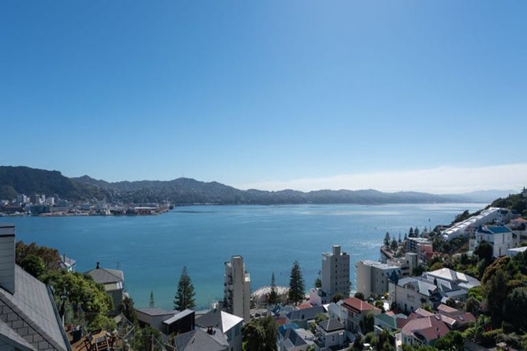 Photo of property in 5 Bayview Terrace, Oriental Bay, Wellington, 6011