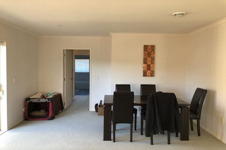 Photo of property in 8 Newinn Crescent, East Tamaki Heights, Auckland, 2016