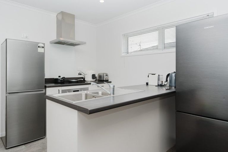 Photo of property in 2/10 Burrows Place, Frankton, Hamilton, 3204