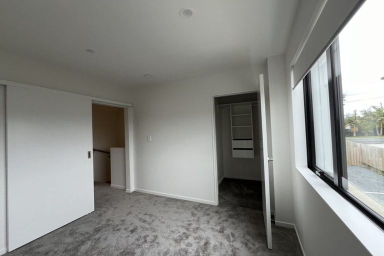 Photo of property in 5 Paetai Lane, Te Atatu Peninsula, 0610