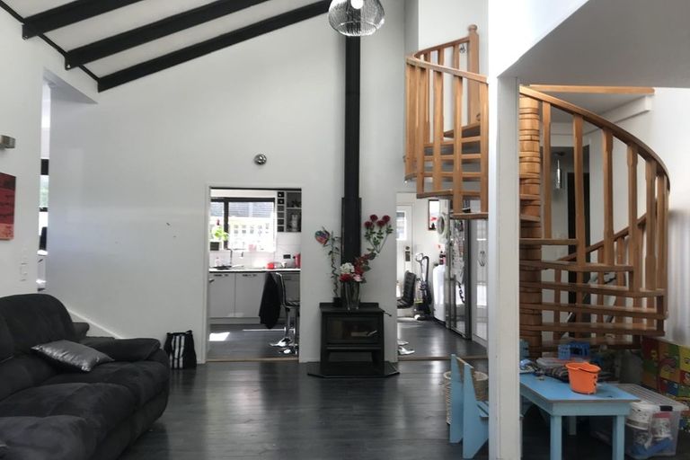 Photo of property in 27 Postgate Drive, Whitby, Porirua, 5024