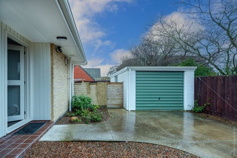 Photo of property in 16b Broadfell Avenue, Avonhead, Christchurch, 8042