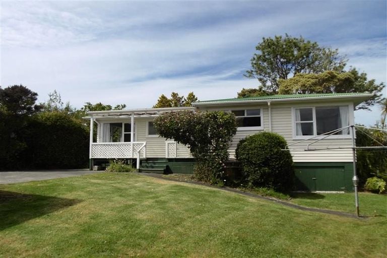 Photo of property in 9 Valkyria Place, Beach Haven, Auckland, 0626