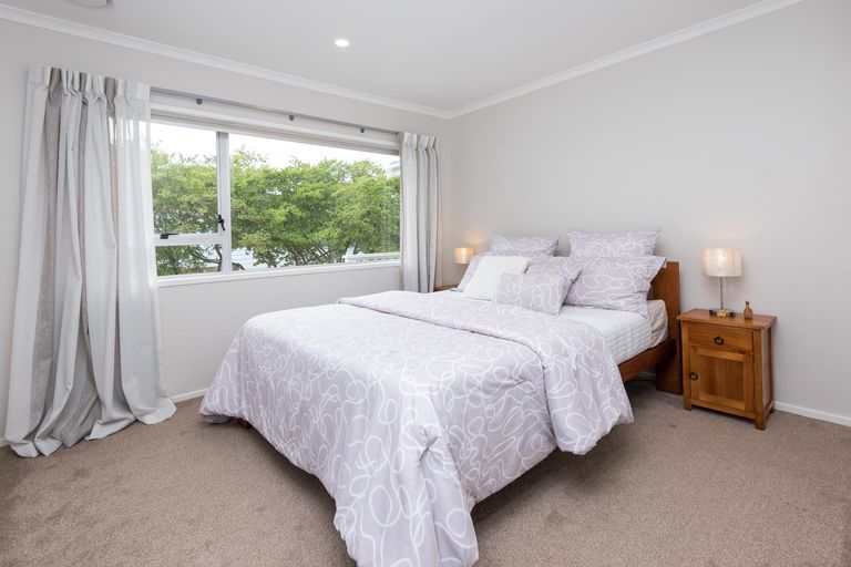 Photo of property in 65 Meadway, Sunnyhills, Auckland, 2010