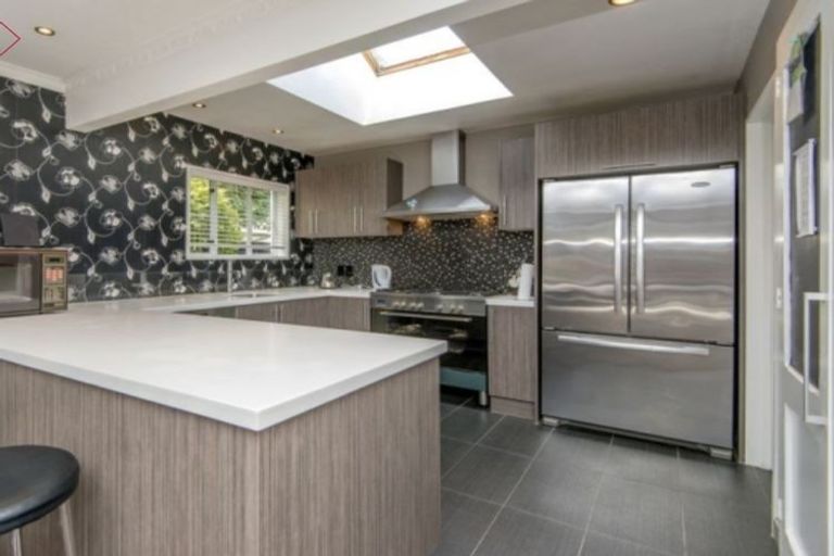 Photo of property in 244 Memorial Avenue, Burnside, Christchurch, 8053