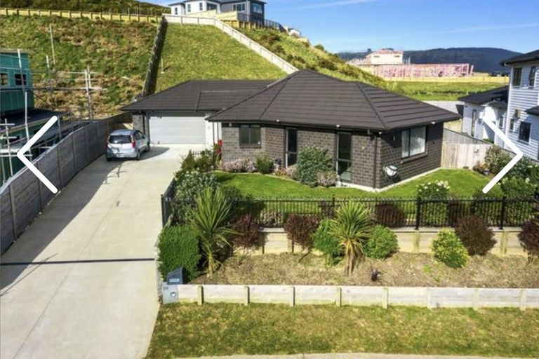 Photo of property in 117 Queen Charlotte Drive, Aotea, Porirua, 5024