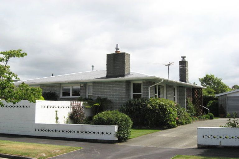 Photo of property in 16 Rosedale Place, Avonhead, Christchurch, 8042