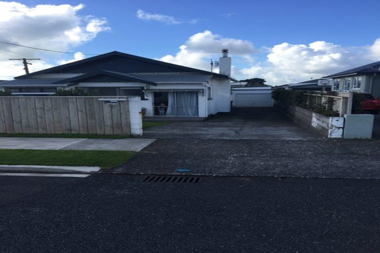 Photo of property in 3 French Street, Moturoa, New Plymouth, 4310
