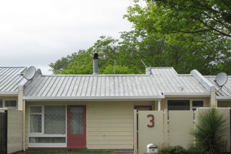 Photo of property in 3/27 Clivedon Place, Redwood, Christchurch, 8051