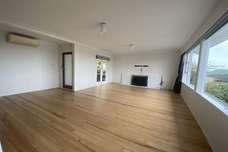 Photo of property in 83 Sunset Road, Totara Vale, Auckland, 0632