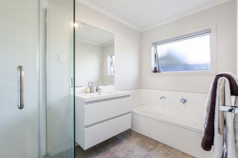 Photo of property in 797c Te Atatu Road, Te Atatu Peninsula, Auckland, 0610