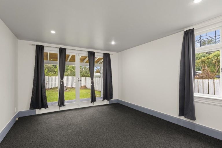 Photo of property in 3 Queen Street, Coalgate, 7673