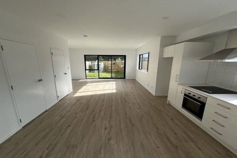 Photo of property in 1 Eileen Newey Place, Henderson, Auckland, 0612