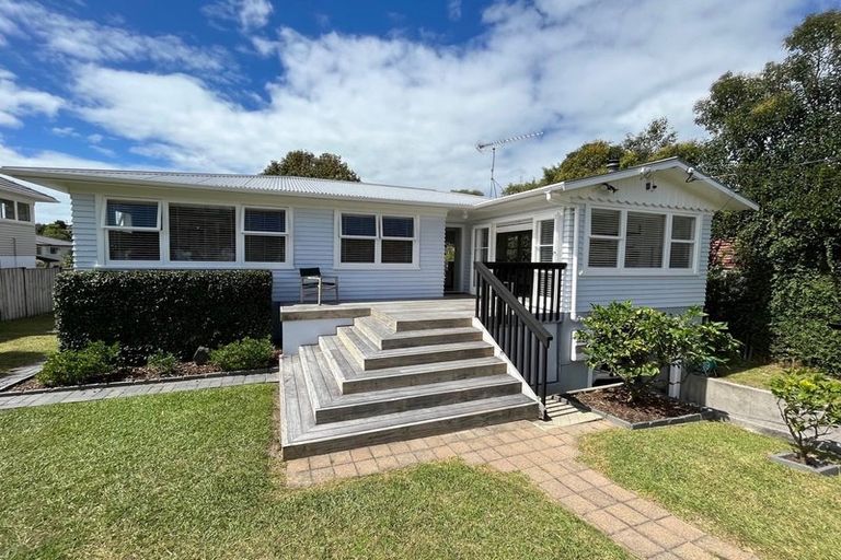 Photo of property in 7 Meadowvale Avenue, Forrest Hill, Auckland, 0620