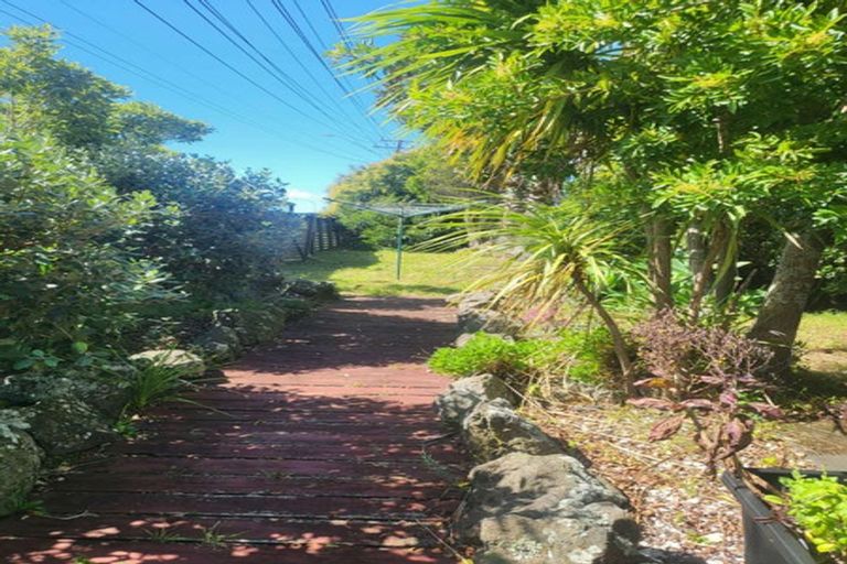 Photo of property in 2/227 Sunset Road, Sunnynook, Auckland, 0632