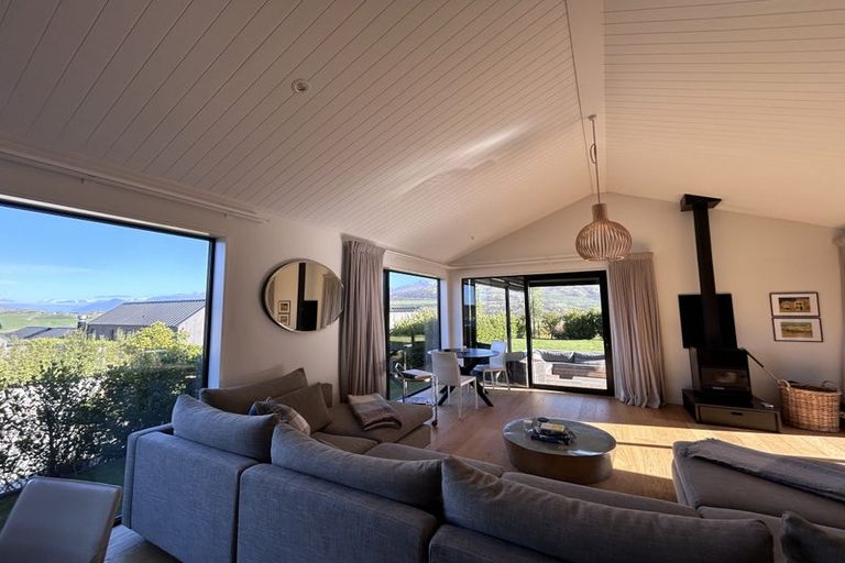 Photo of property in 2 Wanderer Lane, Jacks Point, Queenstown, 9371