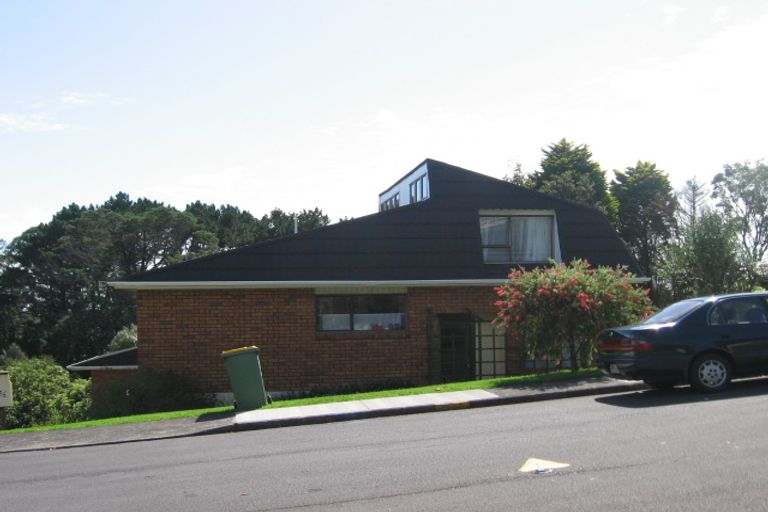 Photo of property in 2/42 Pokapu Street, Titirangi, Auckland, 0600