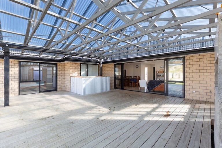 Photo of property in 17 Cyprus Place, Fitzherbert, Palmerston North, 4410