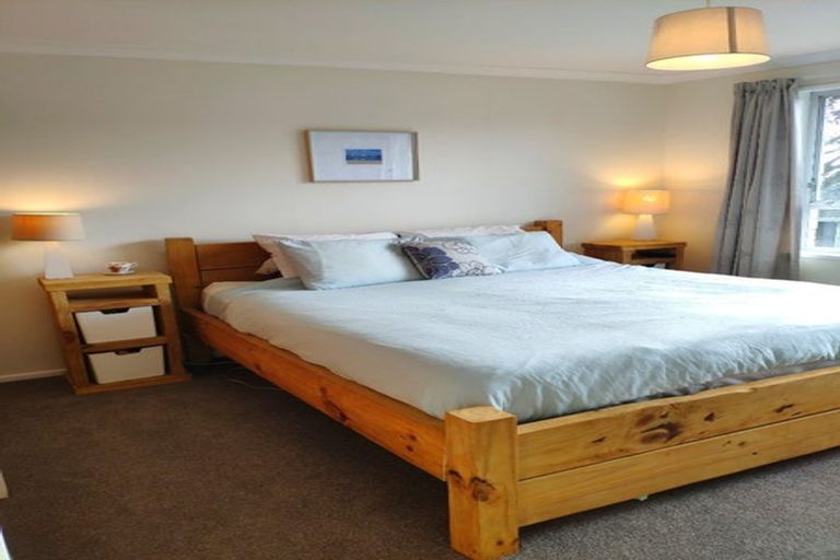 Photo of property in 42 Churton Drive, Churton Park, Wellington, 6037