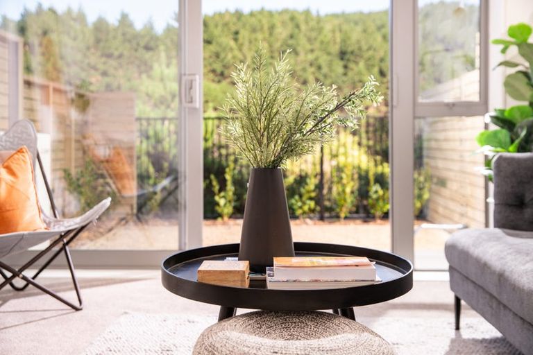 Photo of property in 86 Ara Paiwhenua, Tawa, Wellington, 5028