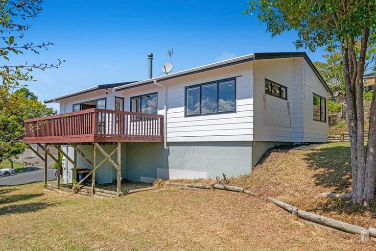 Photo of property in 7 Camilla Grove, Totara Vale, Auckland, 0629