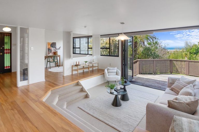 Photo of property in 33 Woodlands Crescent, Browns Bay, Auckland, 0630