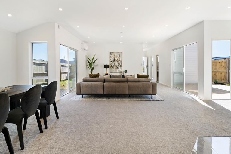Photo of property in 17 Uatoto Road, Clarks Beach, 2122