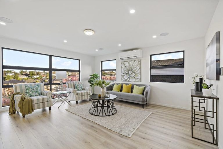 Photo of property in 11 Tawapou Close, Massey, 0614