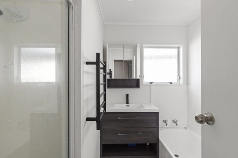 Photo of property in 2 Beadle Place, St Andrews, Hamilton, 3200