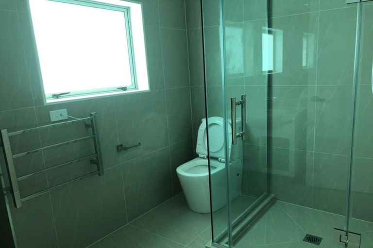 Photo of property in 2a Sherwood Avenue, Te Atatu South, Auckland, 0610