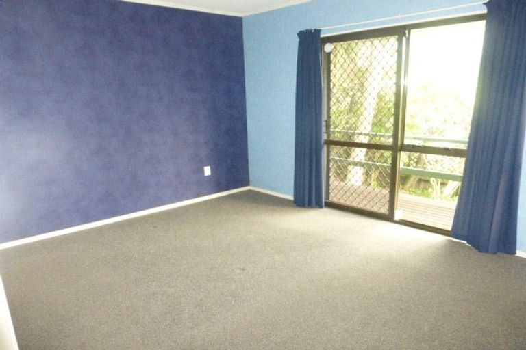 Photo of property in 12 Netherlands Avenue, Kelston, Auckland, 0602