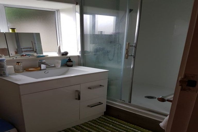 Photo of property in 2/101 Hillside Road, Glenfield, Auckland, 0627