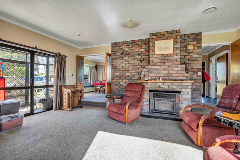 Photo of property in 44 Rawhitiroa Road, Eltham, 4322