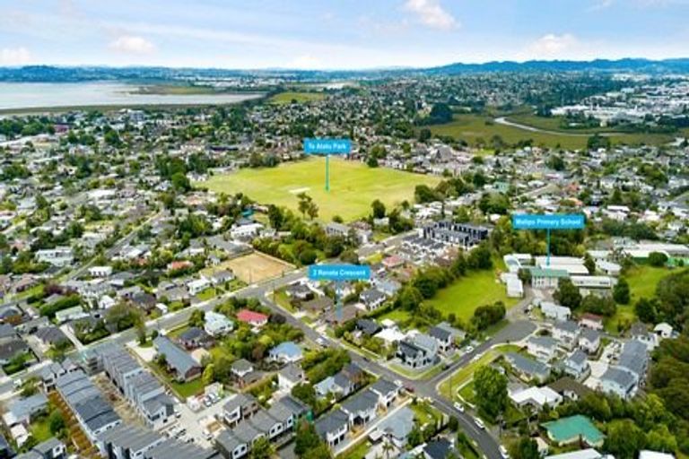 Photo of property in 2 Renata Crescent, Te Atatu Peninsula, Auckland, 0610