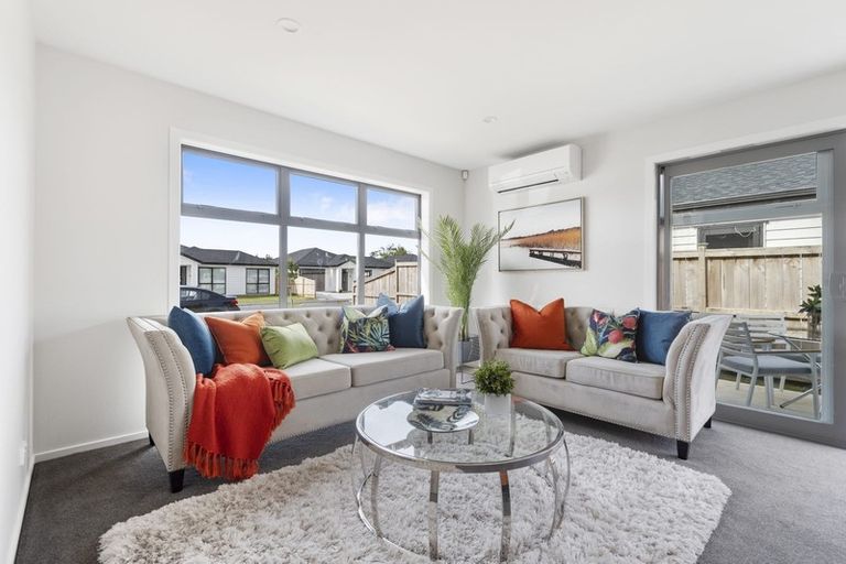 Photo of property in 16 Silver Beech Street, Takanini, 2110