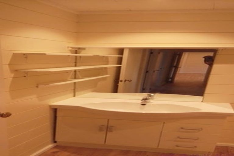 Photo of property in 656a Beach Road, Browns Bay, Auckland, 0630