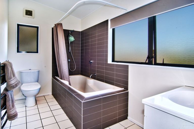 Photo of property in 33a Gilliam Street, New Lynn, Auckland, 0600