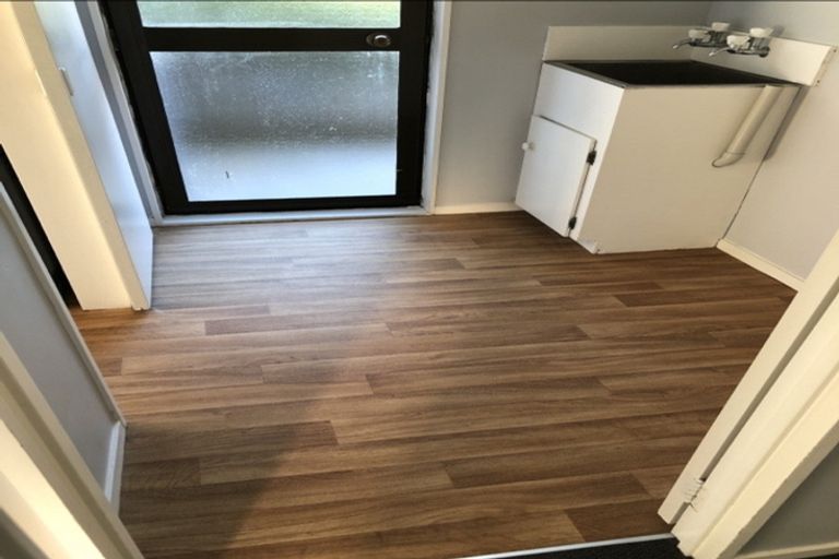 Photo of property in 13 Craigbank Avenue, New Lynn, Auckland, 0600