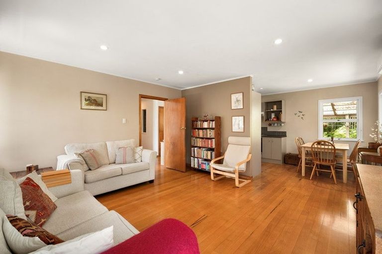 Photo of property in 78 Atkinson Road, Titirangi, Auckland, 0604