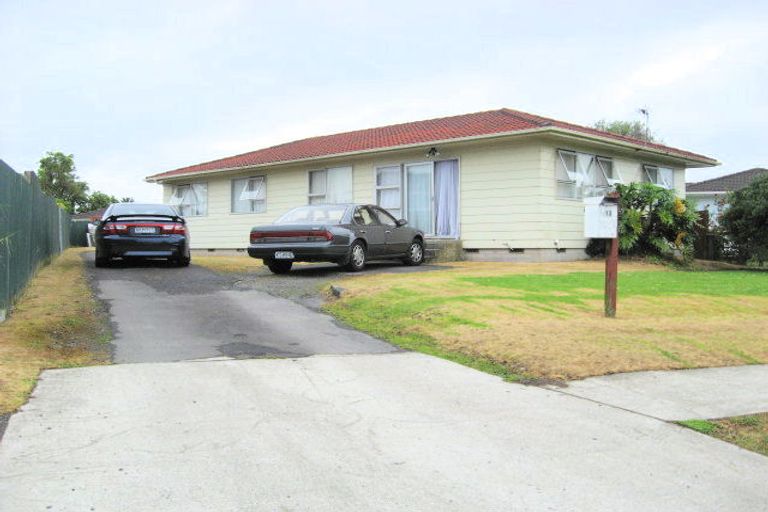 Photo of property in 13 Molesworth Place, Mangere, Auckland, 2022