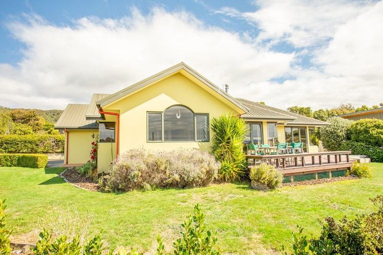Photo of property in 28 Nyhane Drive, Ligar Bay, Takaka, 7183