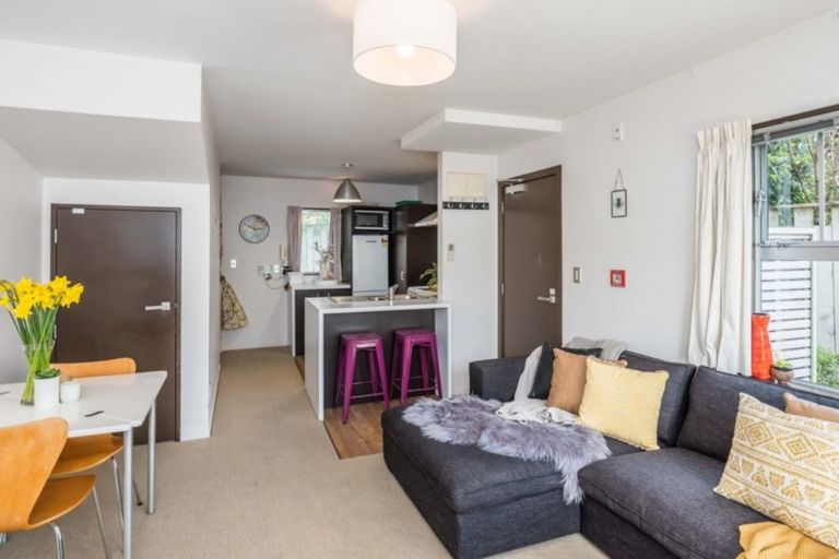 Photo of property in 8p Finlay Terrace, Mount Cook, Wellington, 6021