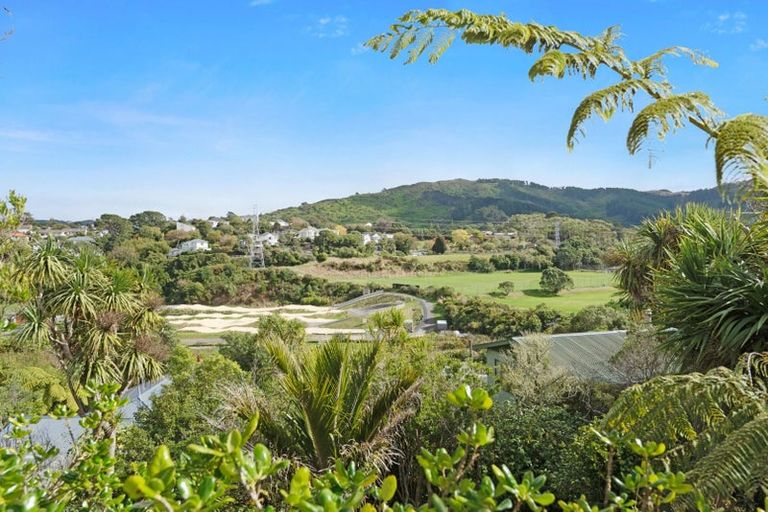 Photo of property in 2 Lambeth Road, Northland, Wellington, 6012