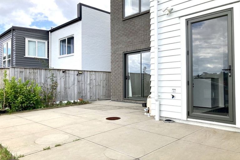 Photo of property in 66 Manutewhau Road, Massey, Auckland, 0614