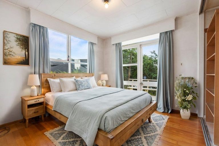 Photo of property in 13 Ennis Avenue, Pakuranga Heights, Auckland, 2010