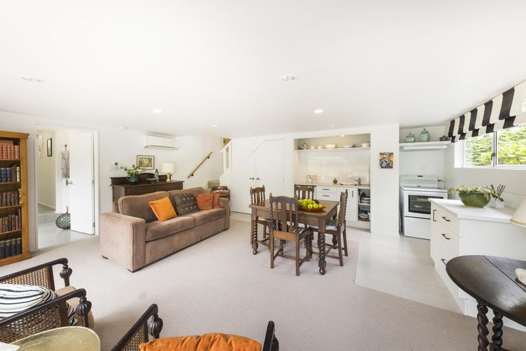 Photo of property in 212 Polson Hill Drive, Aokautere, Palmerston North, 4471